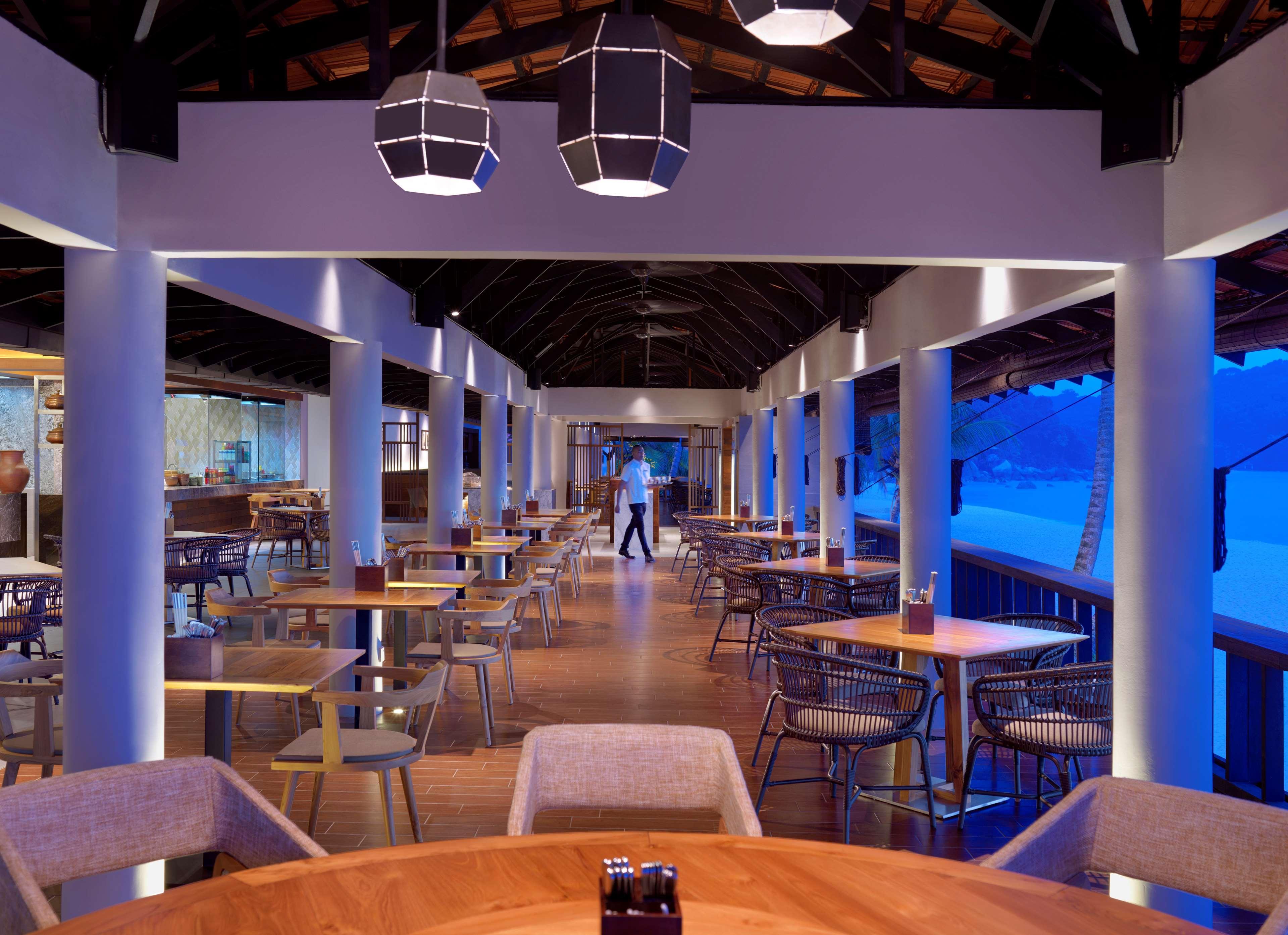 Hyatt Regency Kuantan Resort Zewnętrze zdjęcie The restaurant at the aquarium