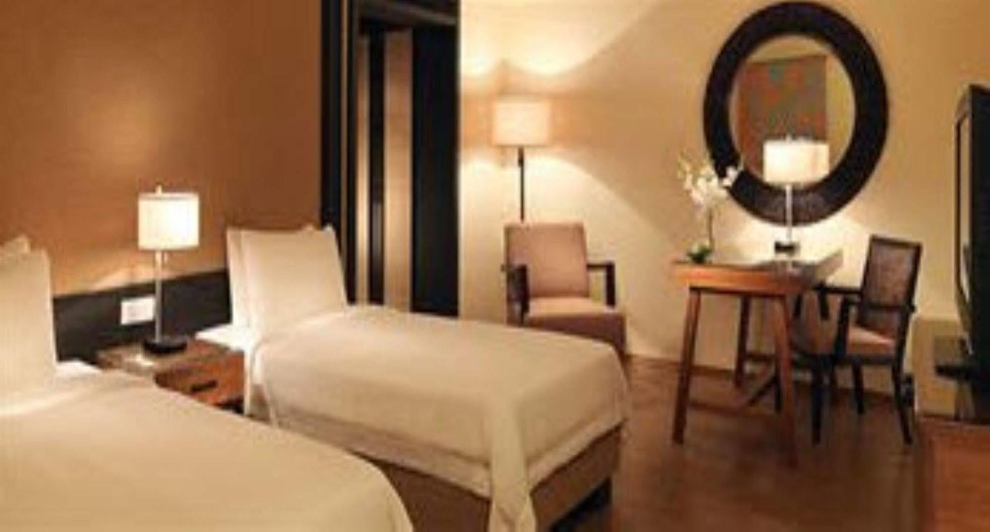 Hyatt Regency Kuantan Resort Zewnętrze zdjęcie A room at the hotel