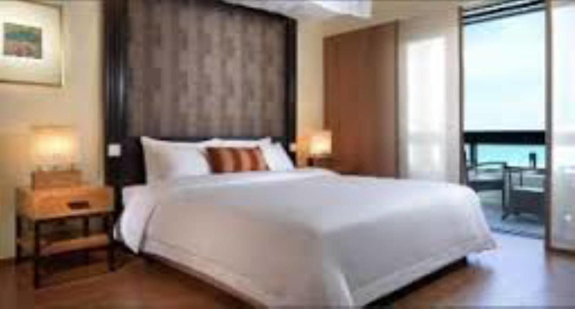Hyatt Regency Kuantan Resort Zewnętrze zdjęcie A bedroom at the hotel