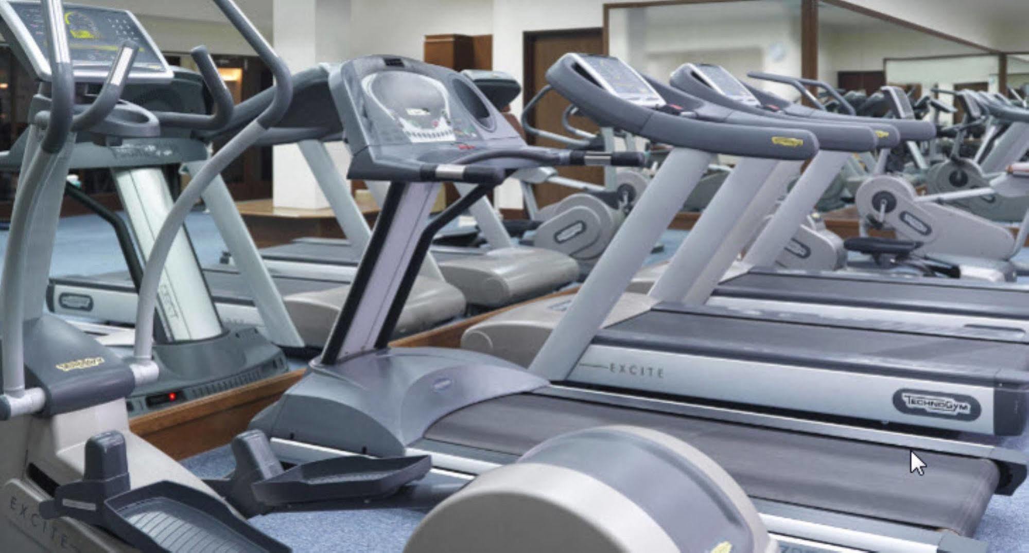 Hyatt Regency Kuantan Resort Zewnętrze zdjęcie Treadmills in a gym